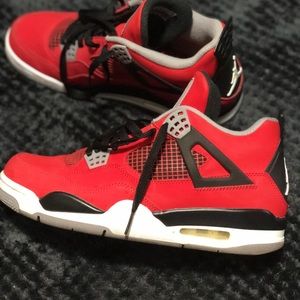 Jordan 4 toro bravo